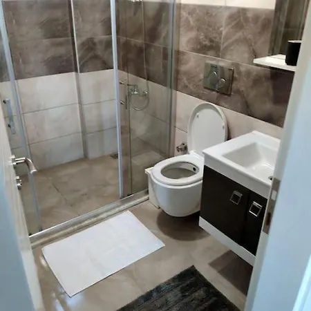 Studio Forest 아파트 페티예